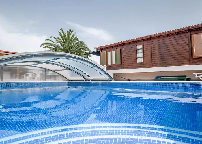 Con Piscina Feriehus Arafo