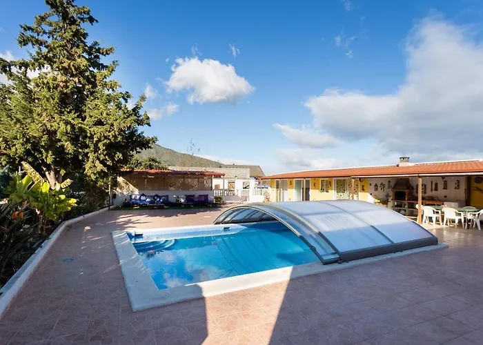 Con Piscina Feriehus Arafo