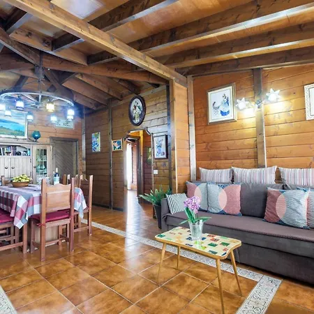 Con Piscina Tatil Evi